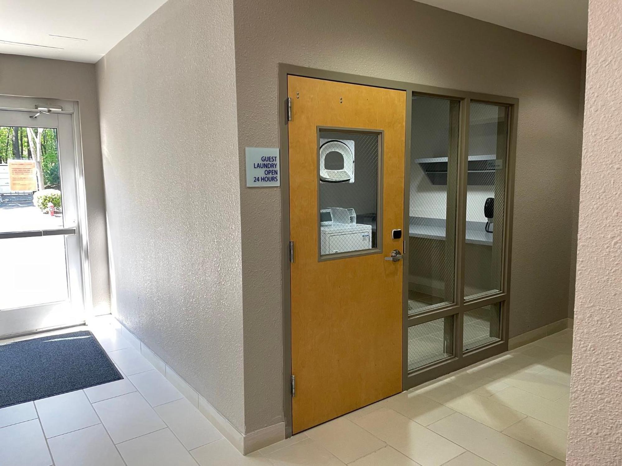 Holiday Inn Express Hotel Raleigh Southwest By Ihg Exterior foto