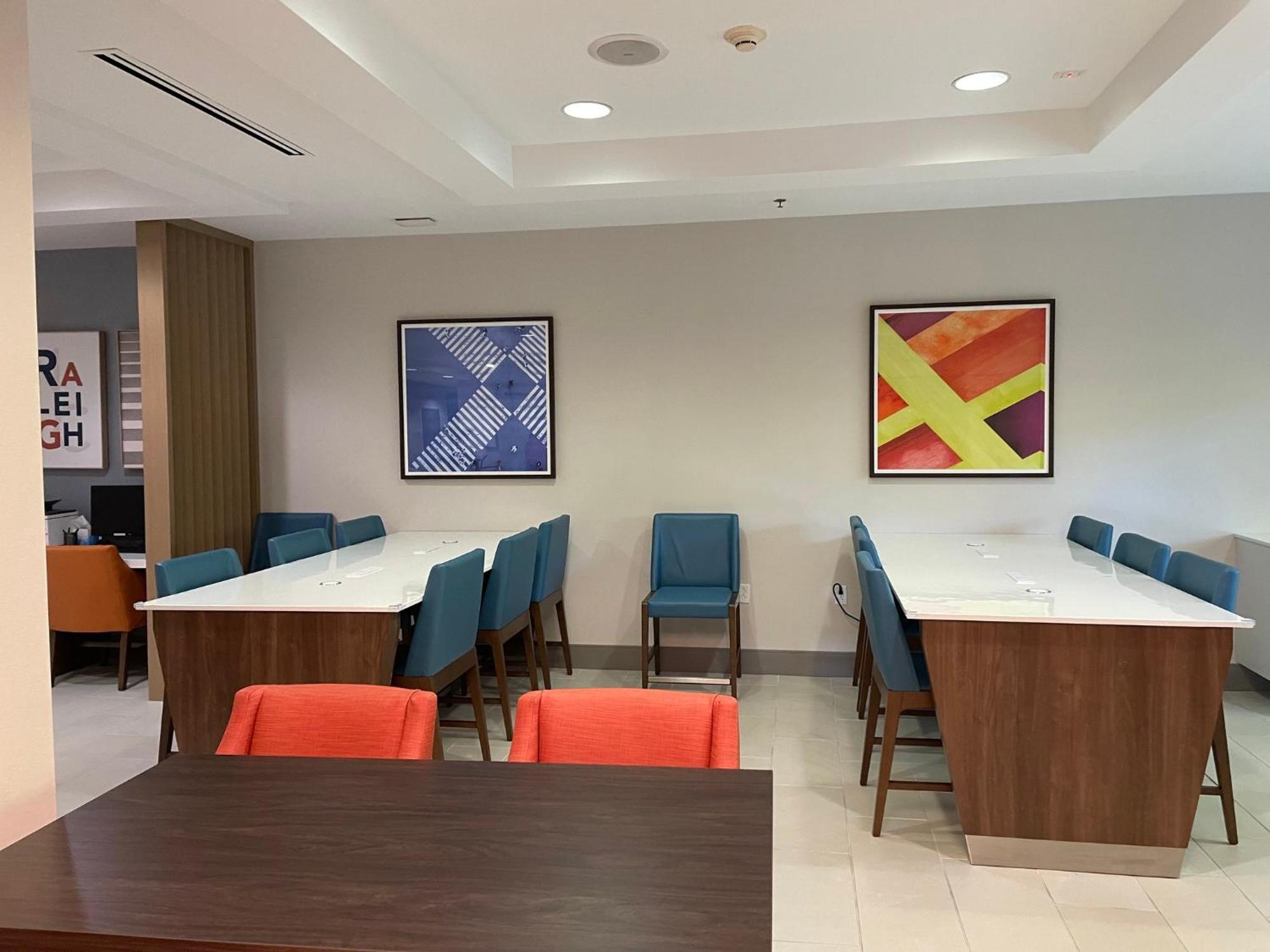 Holiday Inn Express Hotel Raleigh Southwest By Ihg Exterior foto