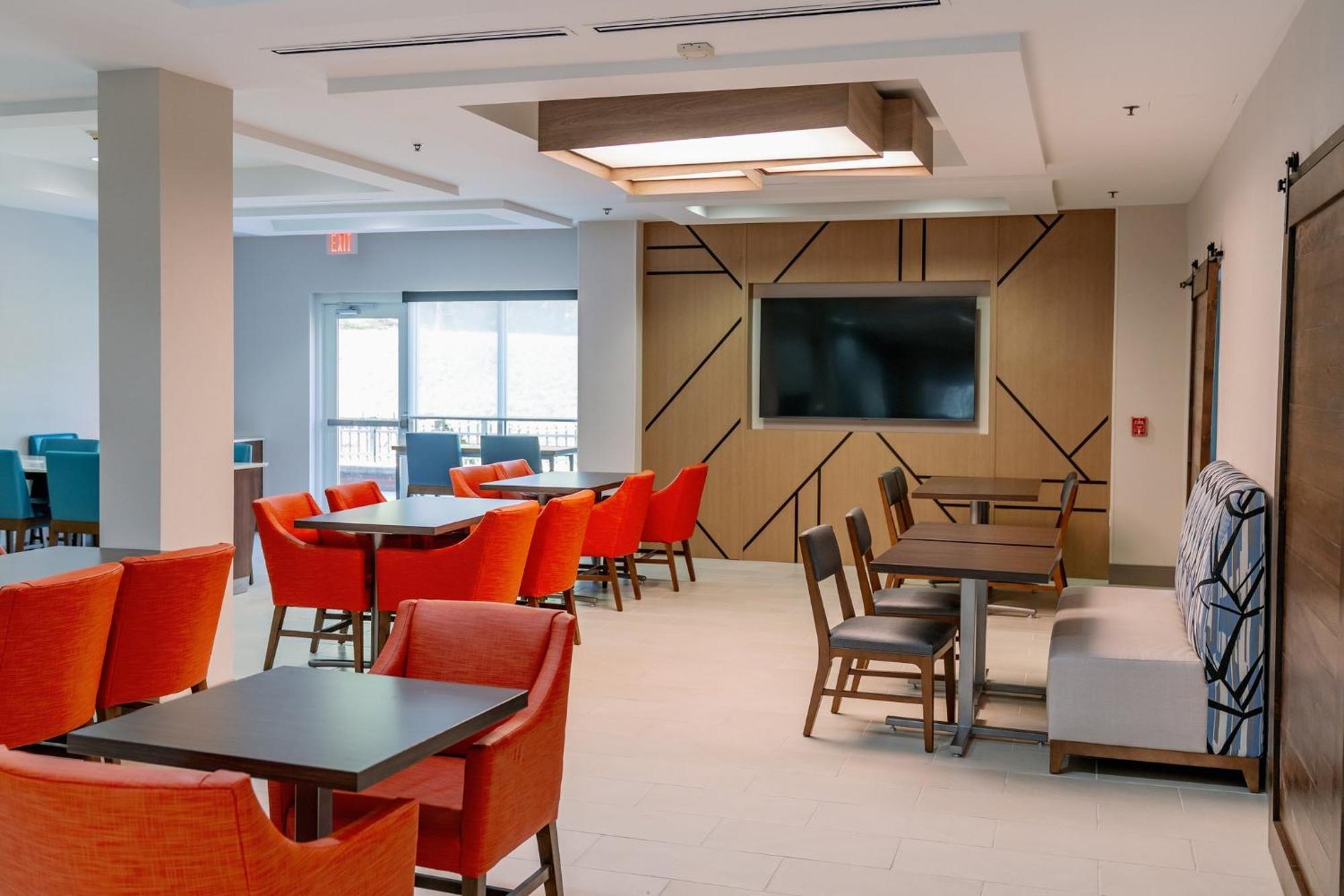 Holiday Inn Express Hotel Raleigh Southwest By Ihg Exterior foto