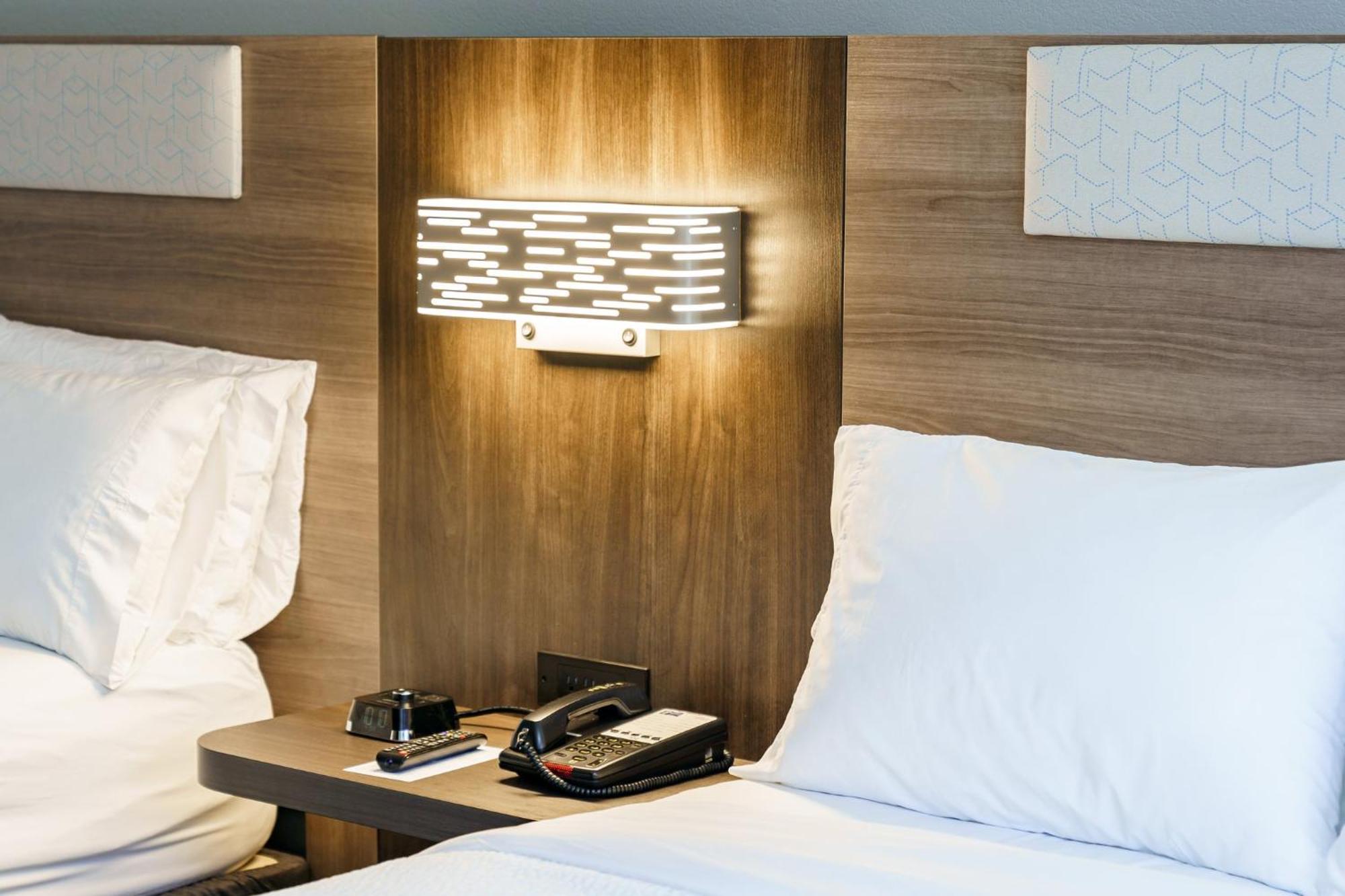 Holiday Inn Express Hotel Raleigh Southwest By Ihg Exterior foto